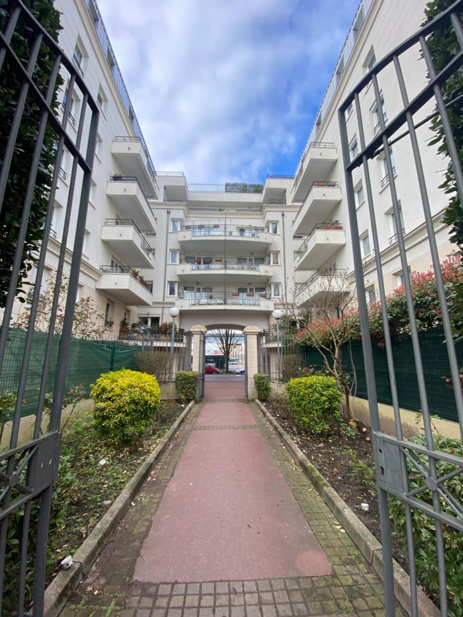 Cozy Riverfront Living, 5-Min Walk To Riverside Train Neuilly-Plaisance Exterior photo